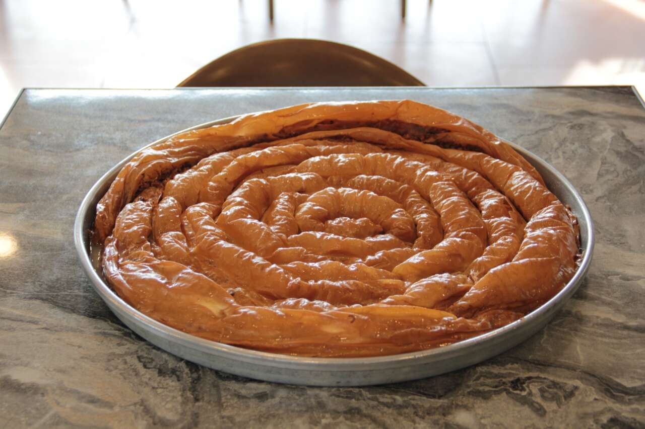 Muğla’nın Geleneksel Lezzeti: Saraylı Tatlısı Özlem Pastaneleri ile Türkiye’ye Ulaşıyor 2